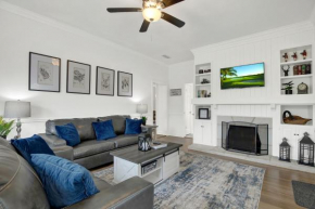 New! Charming Updated Haus With Inviting Deck